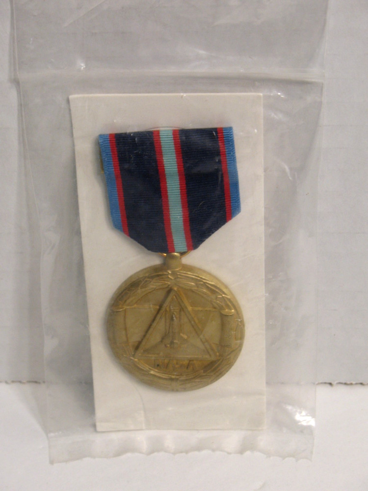 NASA SPACE FLIGHT MEDAL PIN SEALED IN PACKAGE