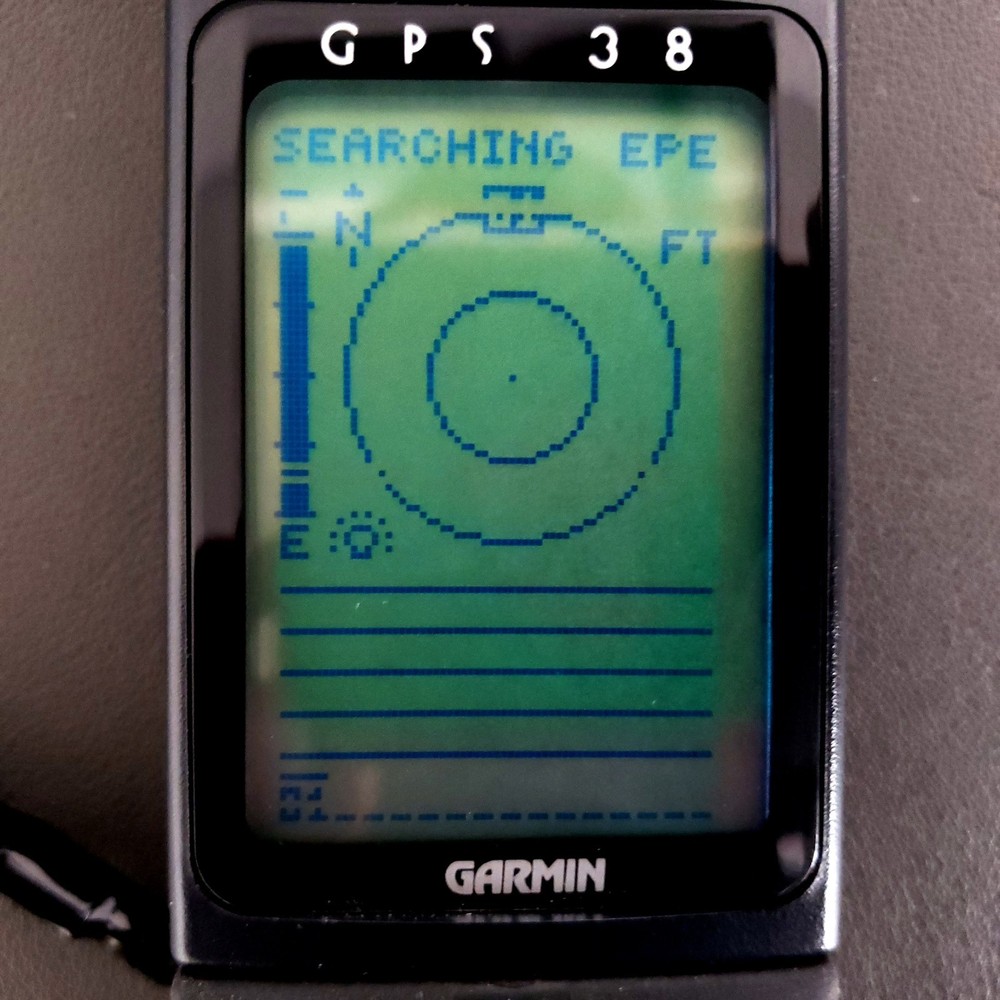 Garmin GPS 38 Handheld Hiking Geocaching Personal Navigation Device Tested READ