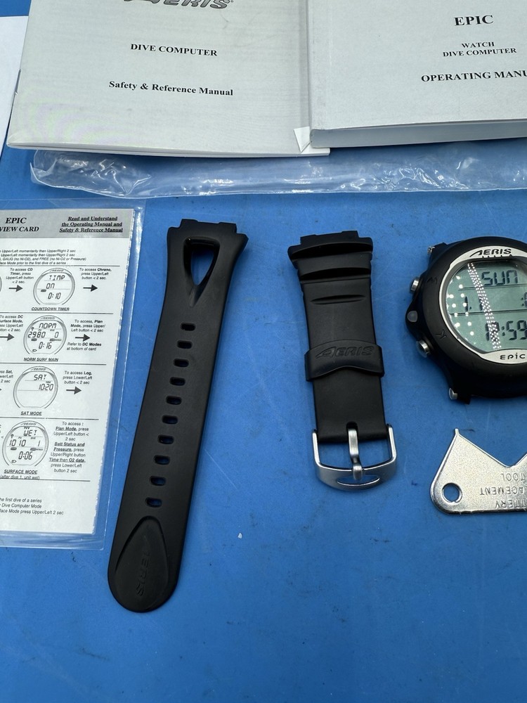 Aeris Epic Hoseless Air-Integrated Dive Computer W/ Accessories Pictured