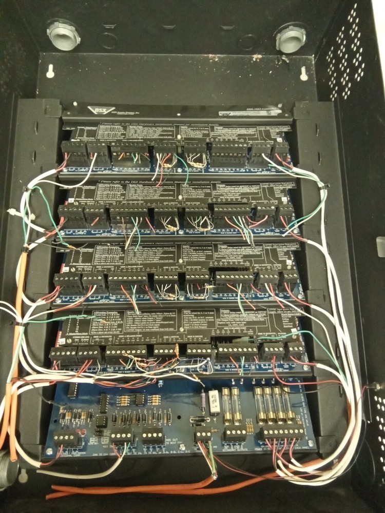 DSX Access System DSX-1040 with DSX-1042 Controllers