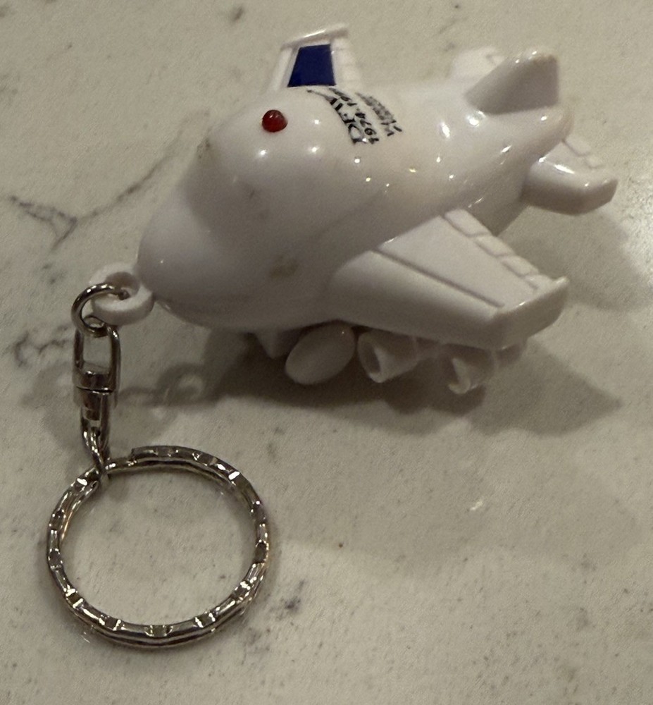 DFW Airplane Keychain Wheels Work