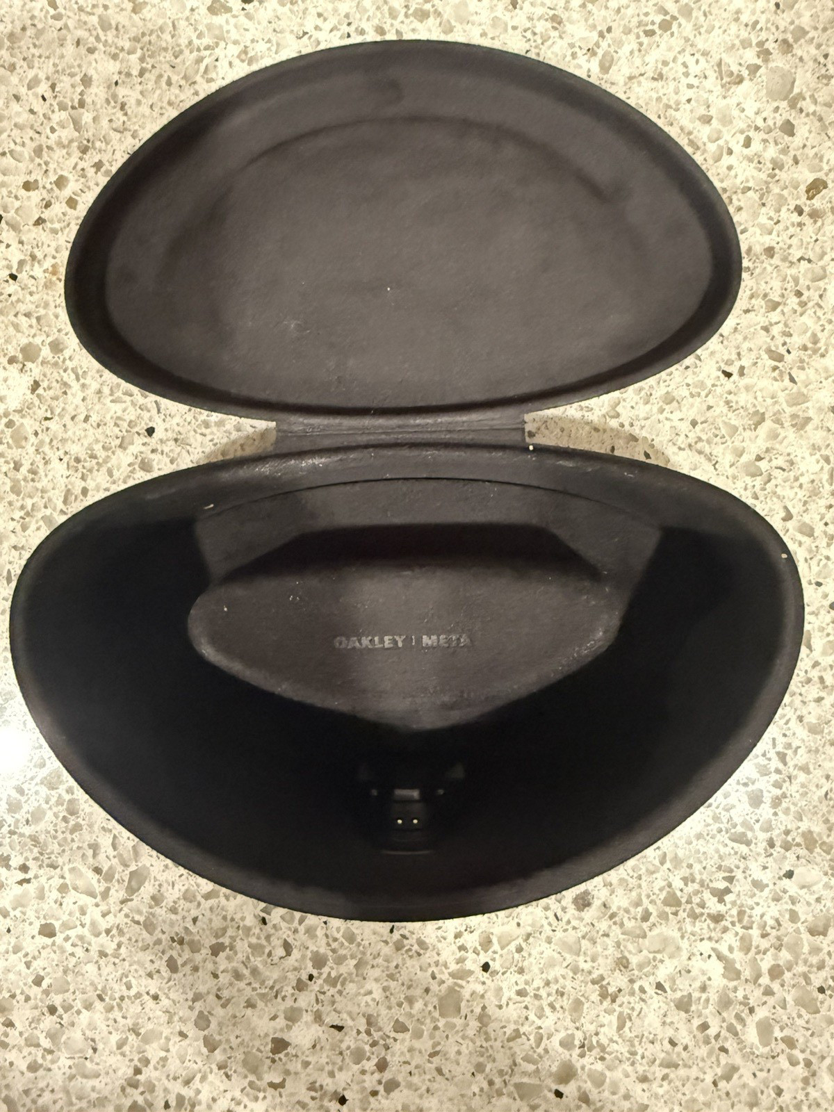 NICE BLACK Meta Oakley Vanguard Charging Case (No Sunglasses) WORKS GREAT