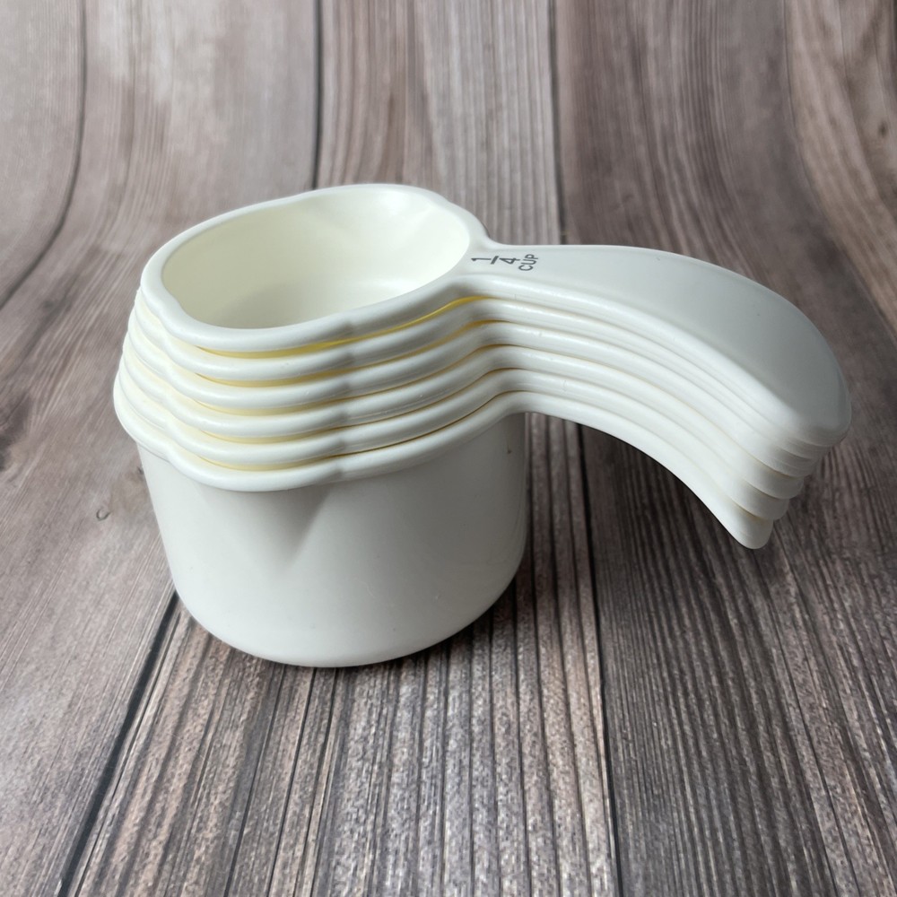 Tupperware Vintage Measuring Cup Set Nesting Curved Handle White Easy Pour Side