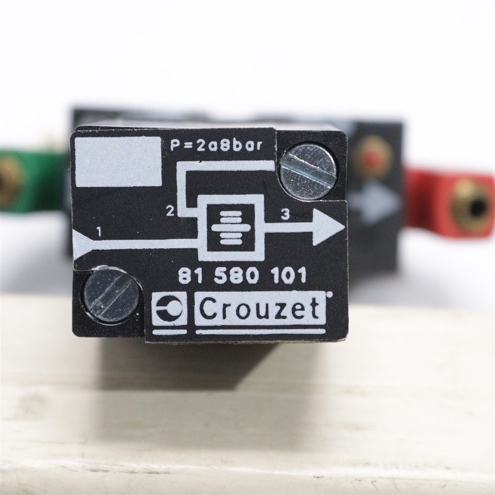 CROUZET PNEUMATIC RELAY MODULE WITH BASE 81-580-101