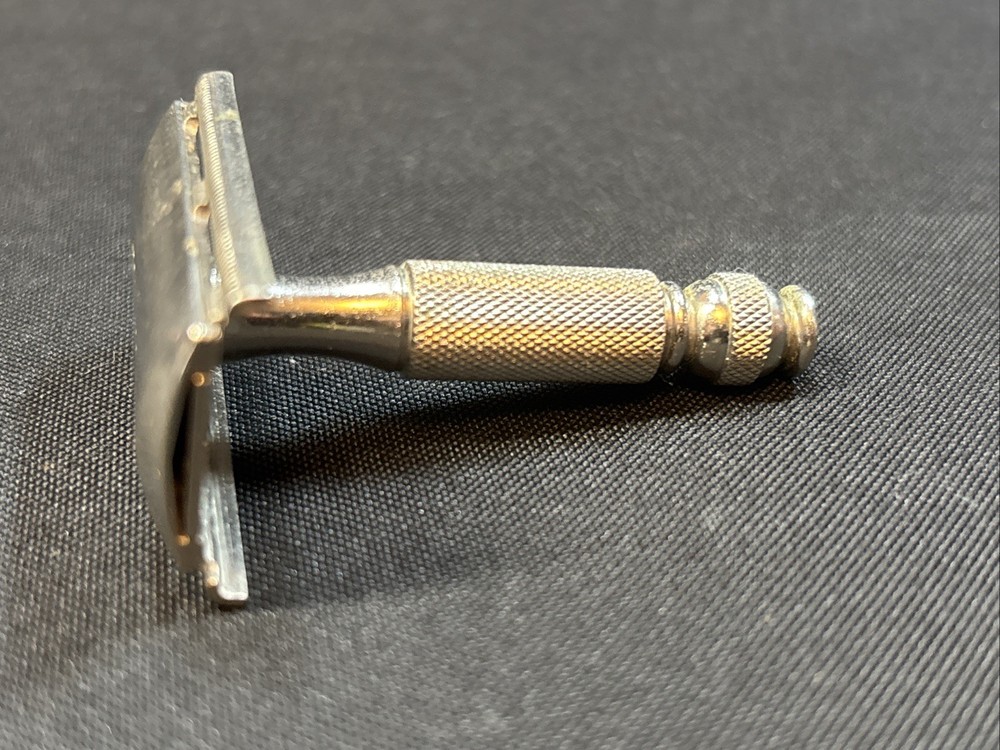 Nice 1966 Gillette Thin Handle Ball End Travel Tech (L-2)