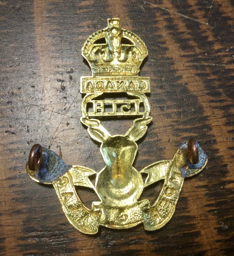 WW2 15th Alberta Light Horses Pin & RCAF Buttons