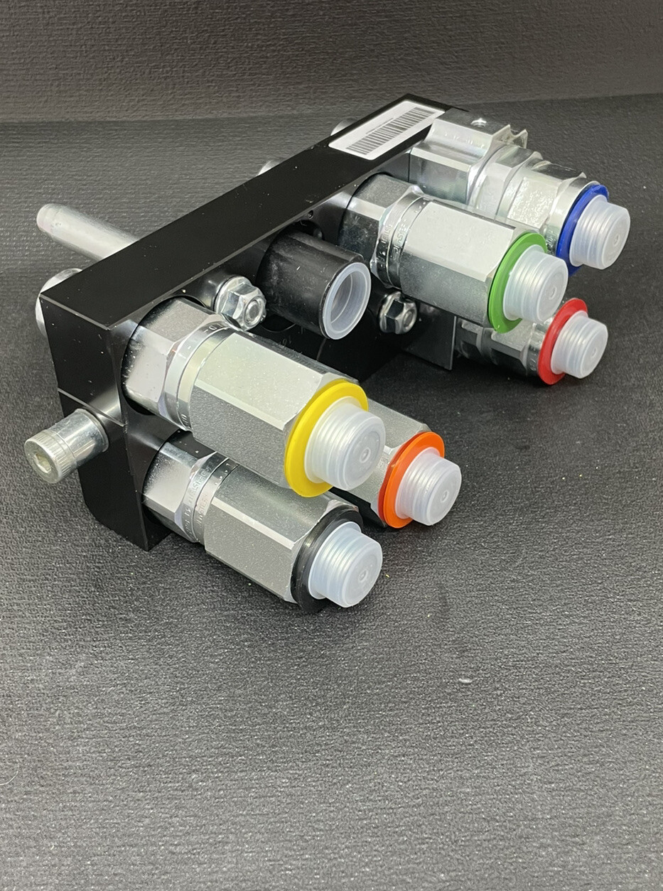 Faster  P808M  Hydraulic Quick Connect  Coupler John Deere AW36422