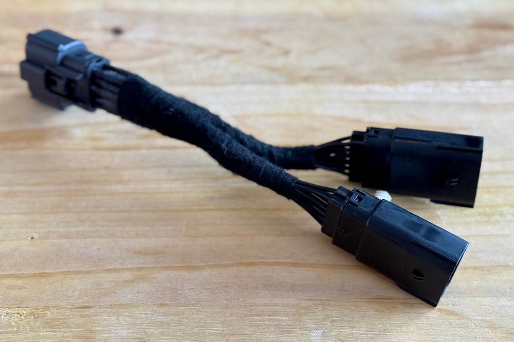 23.5+ Underseat Accessory Splitter for Harley Davidson