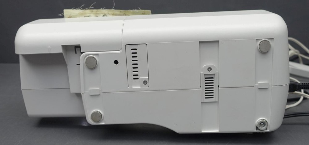 Brother ES-2000 Lightweight Portable Sewing Machine +Manual/Rolling Case Tested