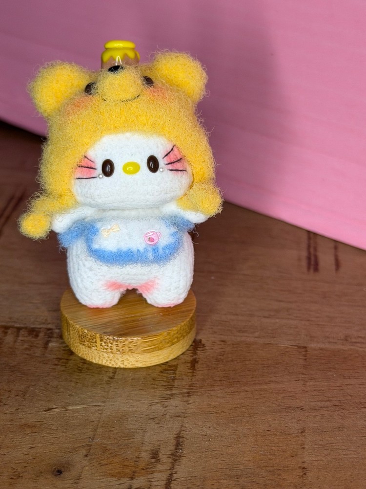 Crochet Hello Kitty in Pooh Hat