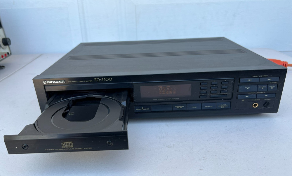 Vtg Pioneer Stereo Single Deck Compact Disc CD Player Model PD-5100 POWERS ON