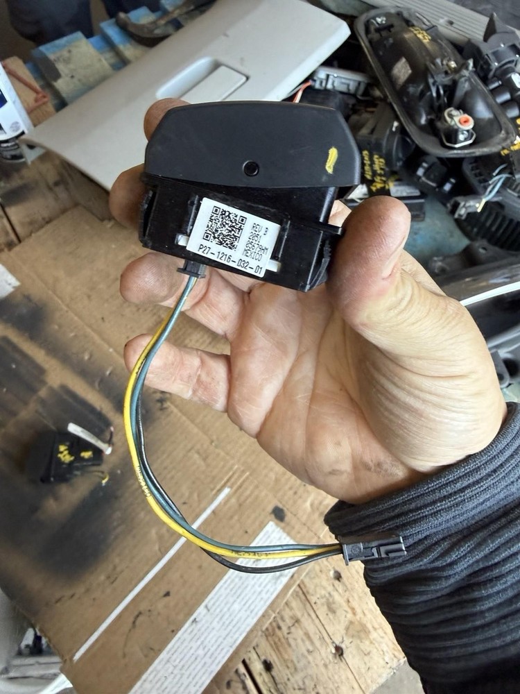 PACCAR SELF TEST DASH ROCKER SWITCH P27 1216 032 01