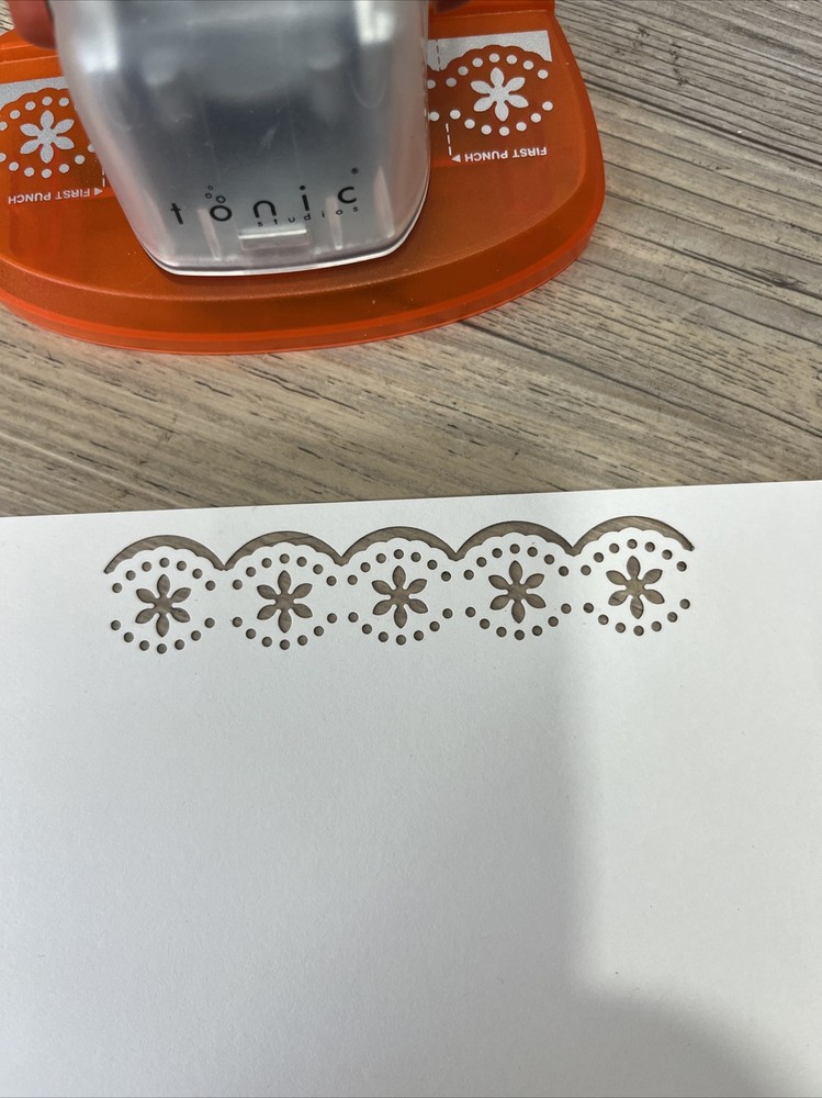 Tonic Studios Simplicity Pattern Paper Punch Daisy Strip Border Geared Punch