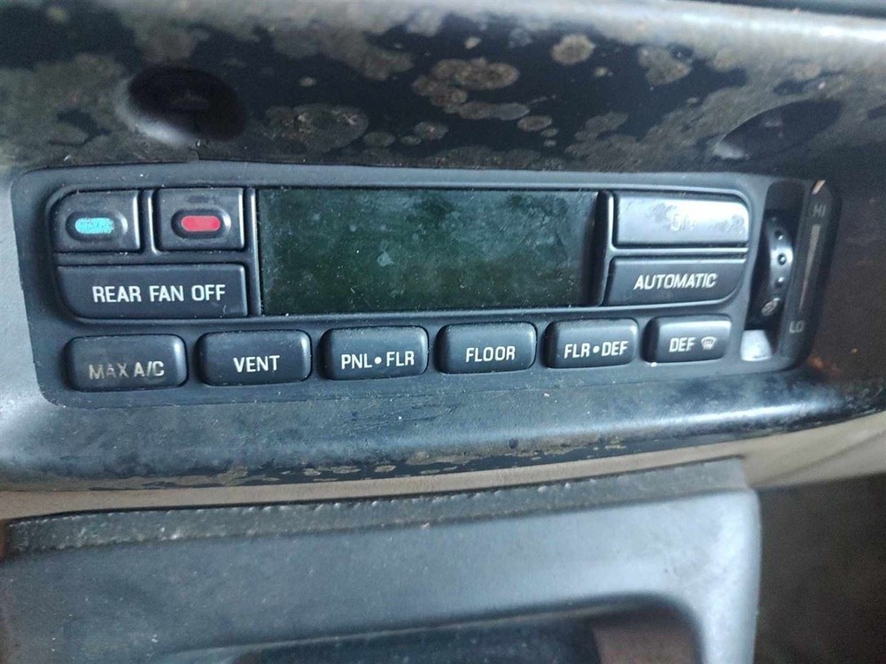 MOUNTNEER 2000 Glove Box 18925