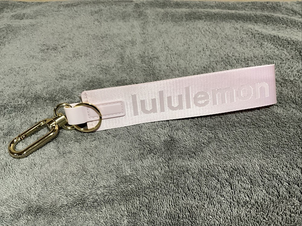 LULULEMON NEVER LOST KEYCHAIN BLISSFUL PINK/ LIGHT IVORY NWT!