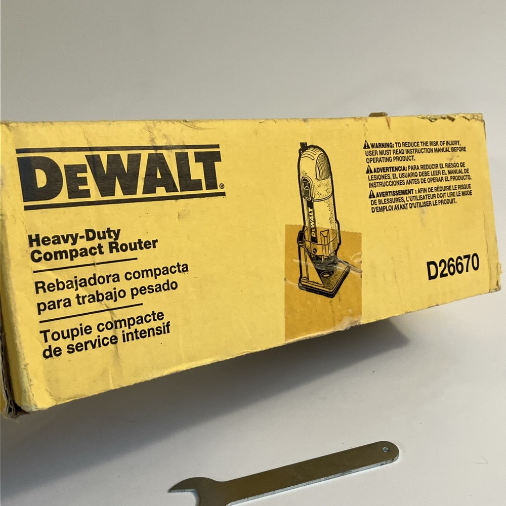 Dewalt D26670 Corded Heavy-Duty Compact Router