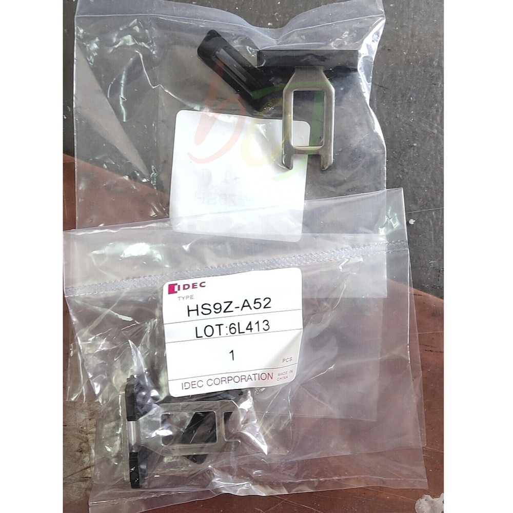 IDEC HS9Z-A52 Actuator Key Right Angle Type New 1PCS