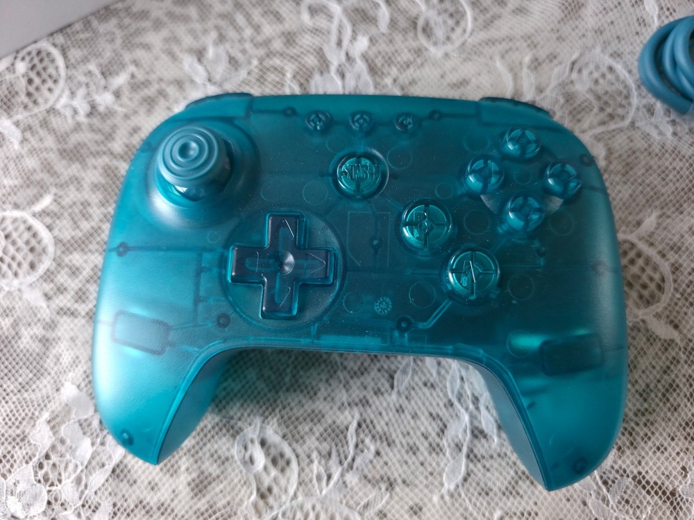 8BitDo Controller - Funtastic Edition - Ice NINTENDO 64 Switch 2