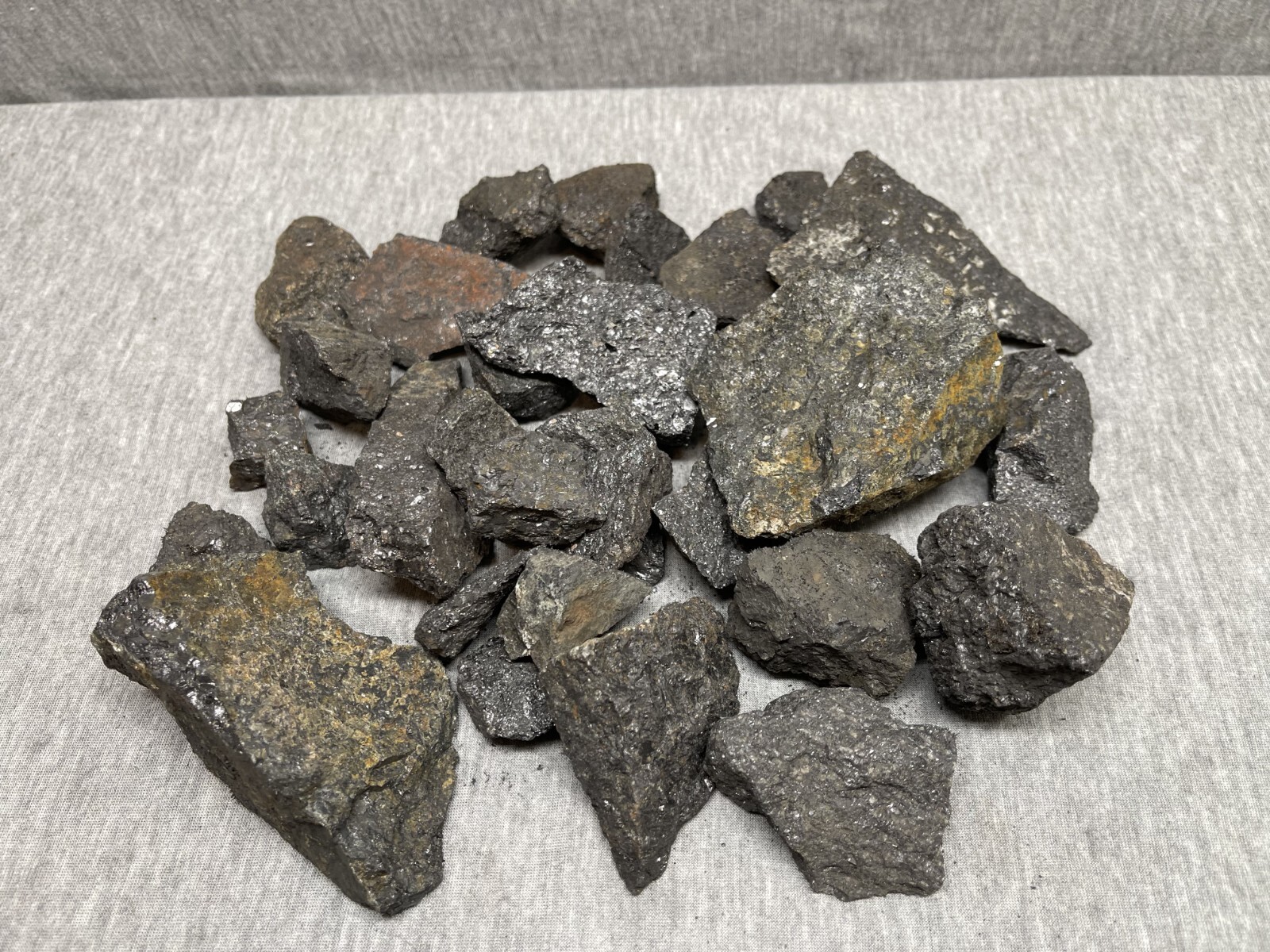 Dark Iron Ore, Magnetite Ore, Smelting Ore, Iron Ore Rock, 5 Pounds