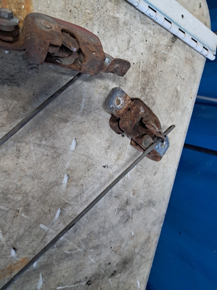 80s 90s Ford OBS Left & Right Tail Gate Tailgate Latch With Linkage Rods