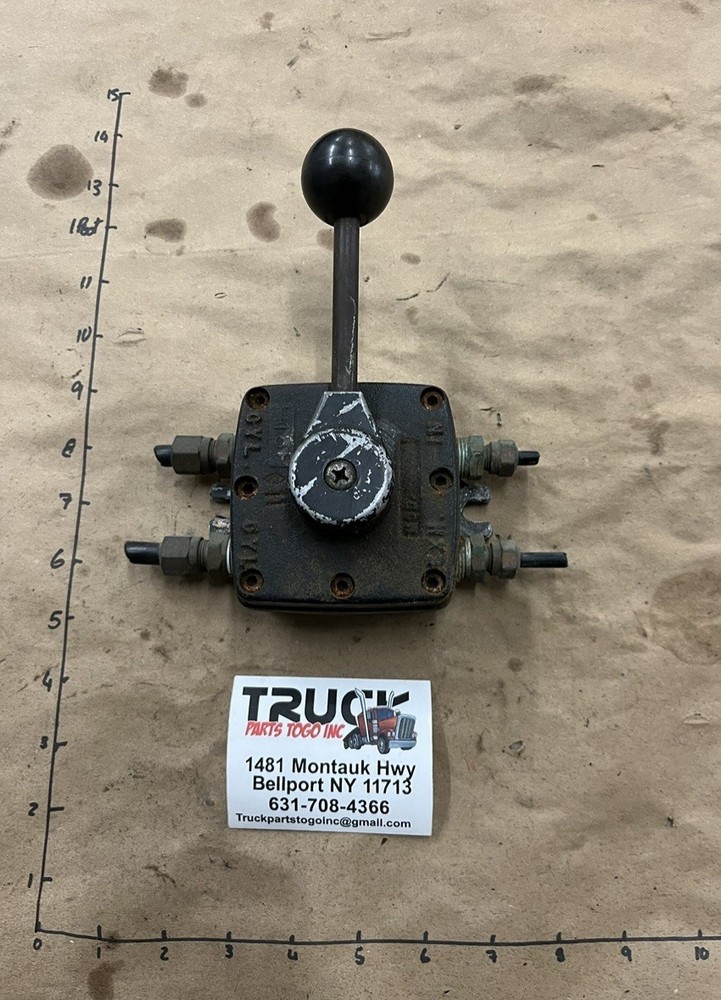 1998 MACK RD AIR TOGGLE CONTROL VALVE USED 6X366
