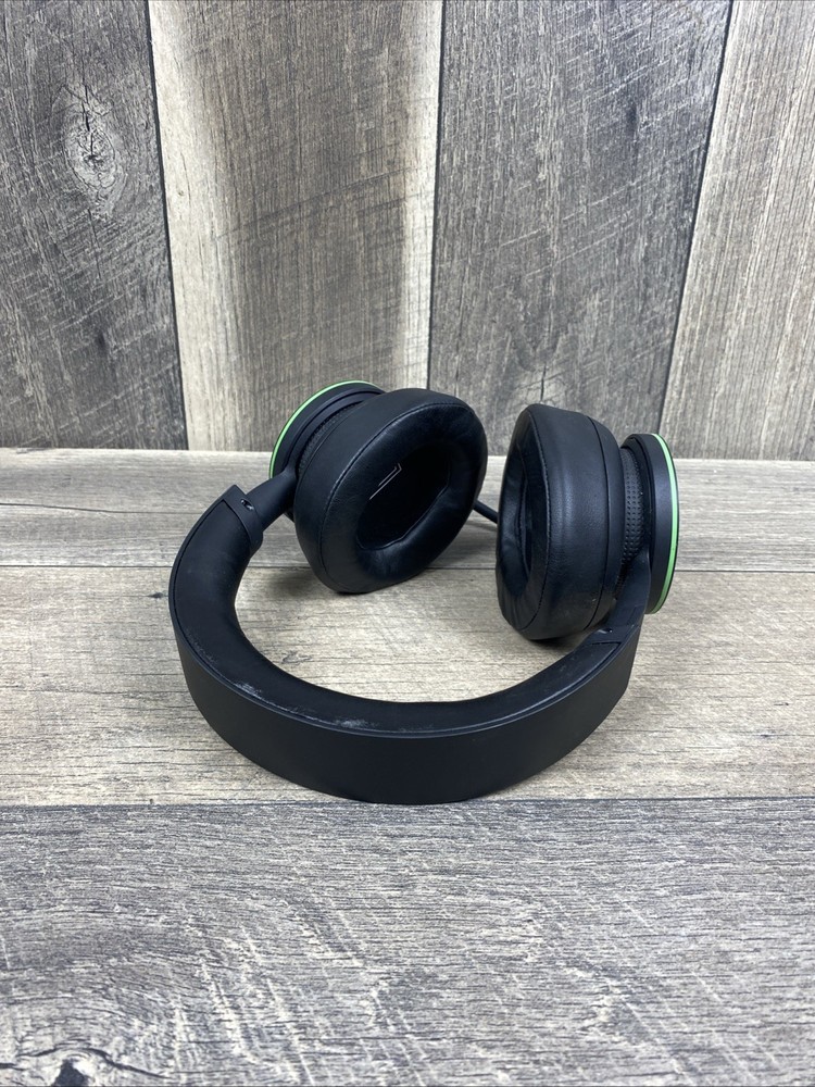 Microsoft Xbox Wireless Headset - Black ⚠️mic Got Damaged ⚠️working