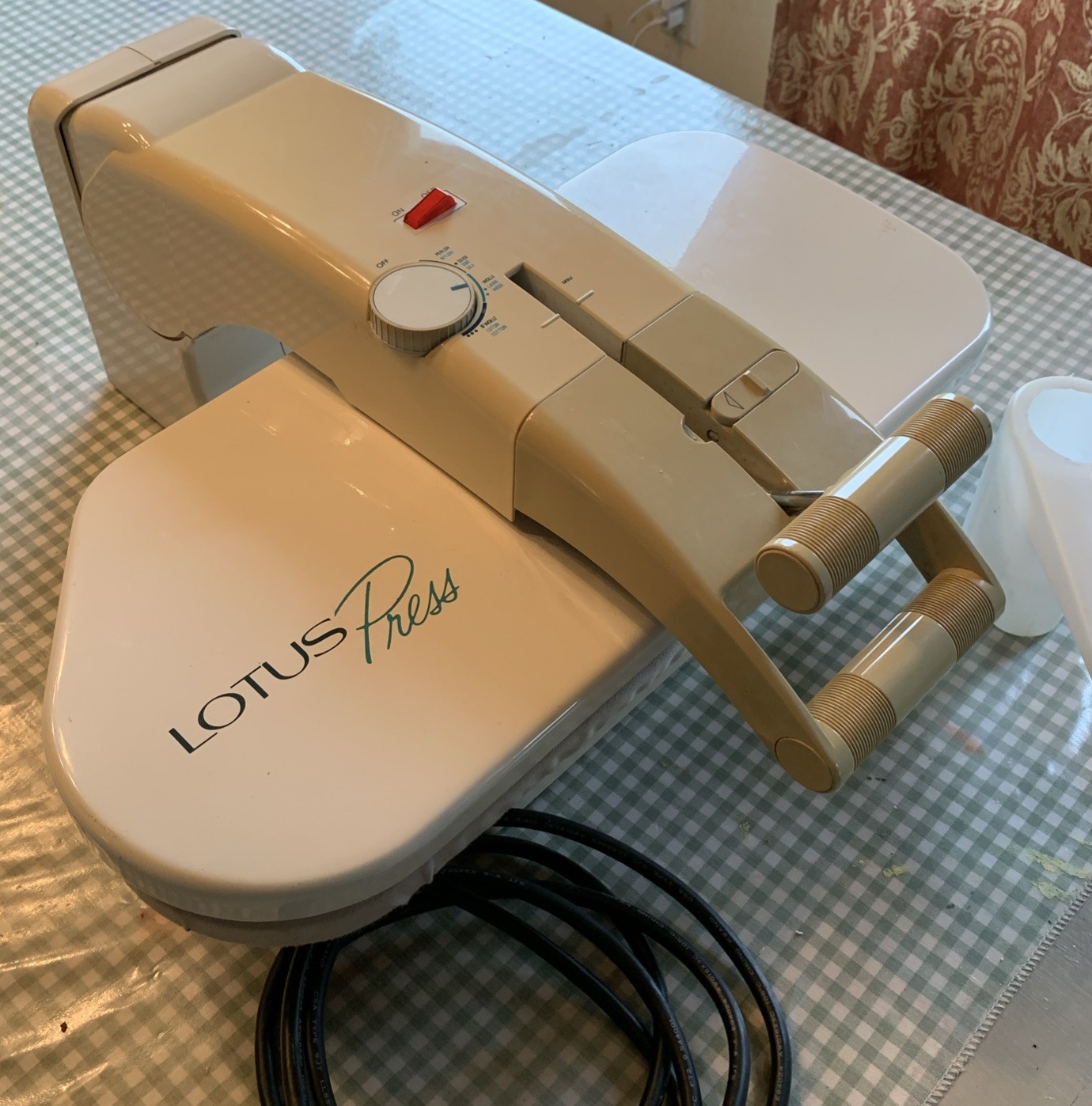 Lotus by Elna Ironing Industrial Electric Clothes Press