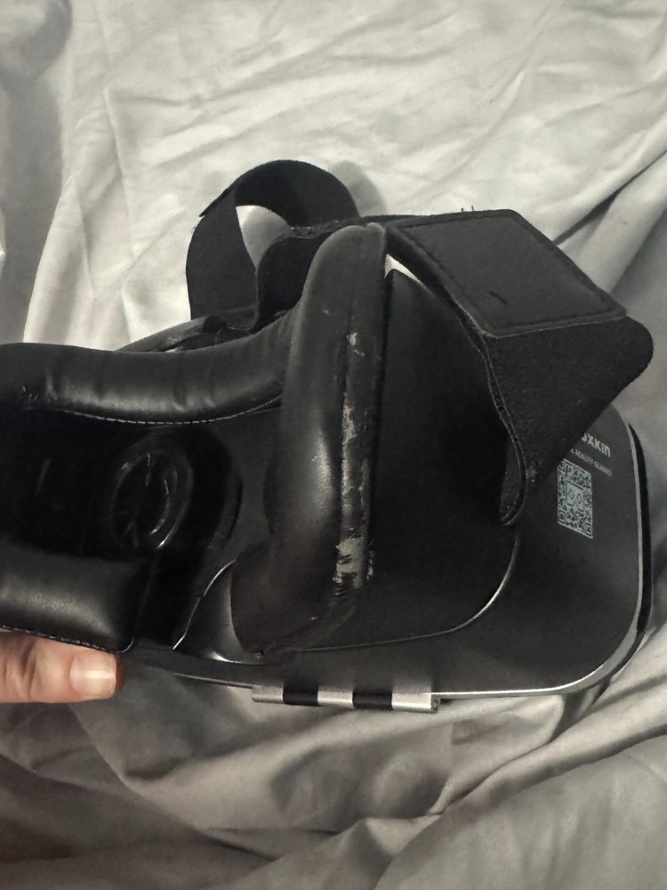 VOXKIN VIRTUAL REALITY HEADSET VR GLASSES HIGH DEFINITION- See Description