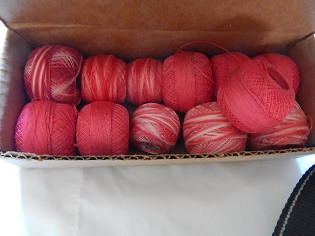 Lot with 6 solid 6 mixed rose tatting thread