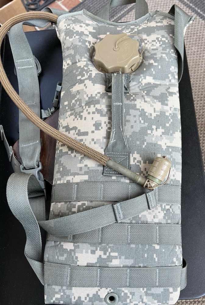 US Army MOLLE II Hydration System Carrier Bladder