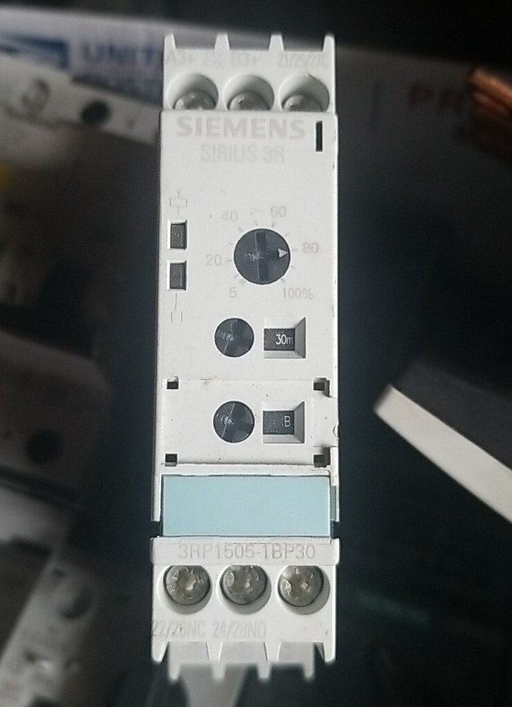 Siemens 3RP1505-1BP30 Time Delayed Relay Timer AC DC