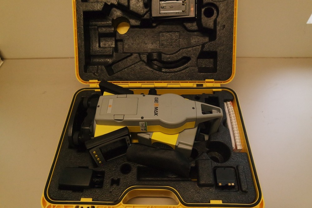 GeoMax Zoom35 2" A10 Total Station