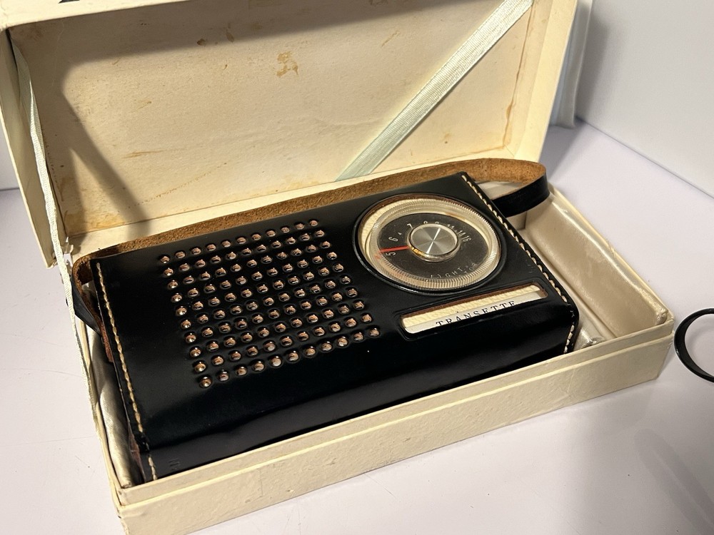 2 Vintage Transette Transistor Radios