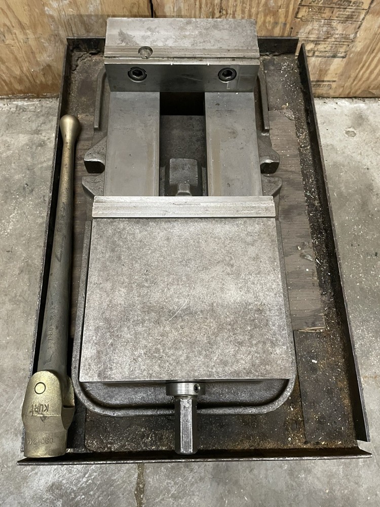 KURT 8" VISE D80