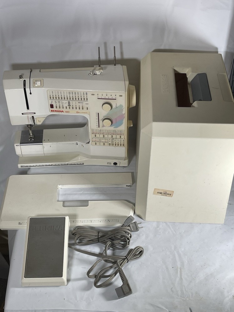 Bernina 1260 Sewing Machine READ