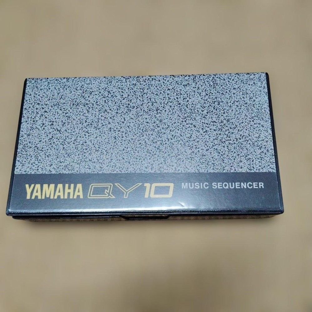YAMAHA QY10 Music Sequencer