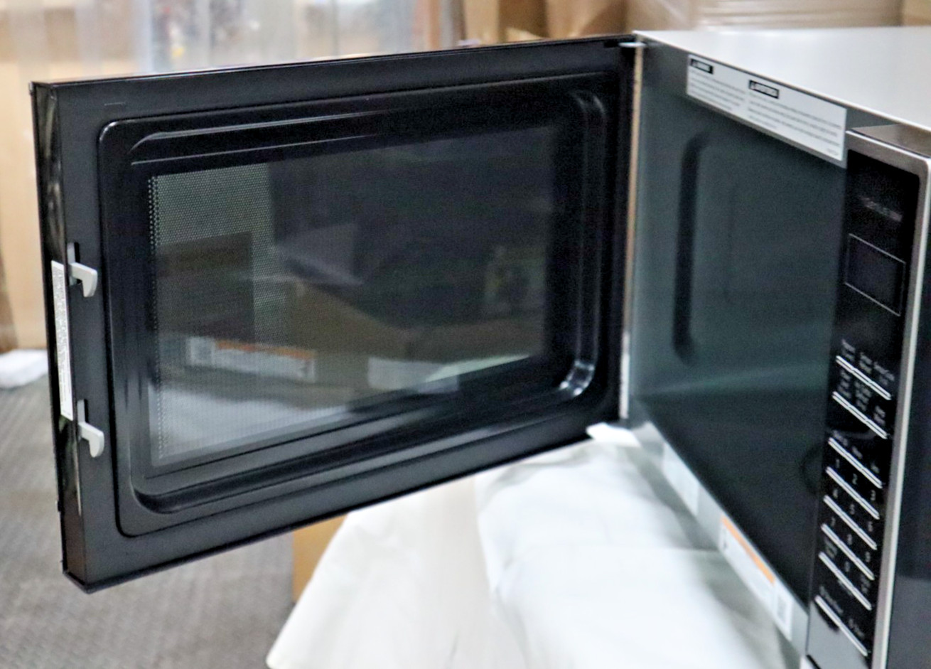 Panasonic ''2.2 cu ft'' Microwave Oven With Inverter Technology (NN-SN975S)