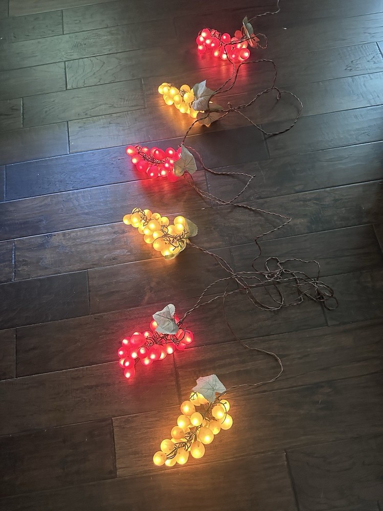 Vintage Plastic Rubber Grape String Lights Working 25’ Long 6 Clusters Red/green