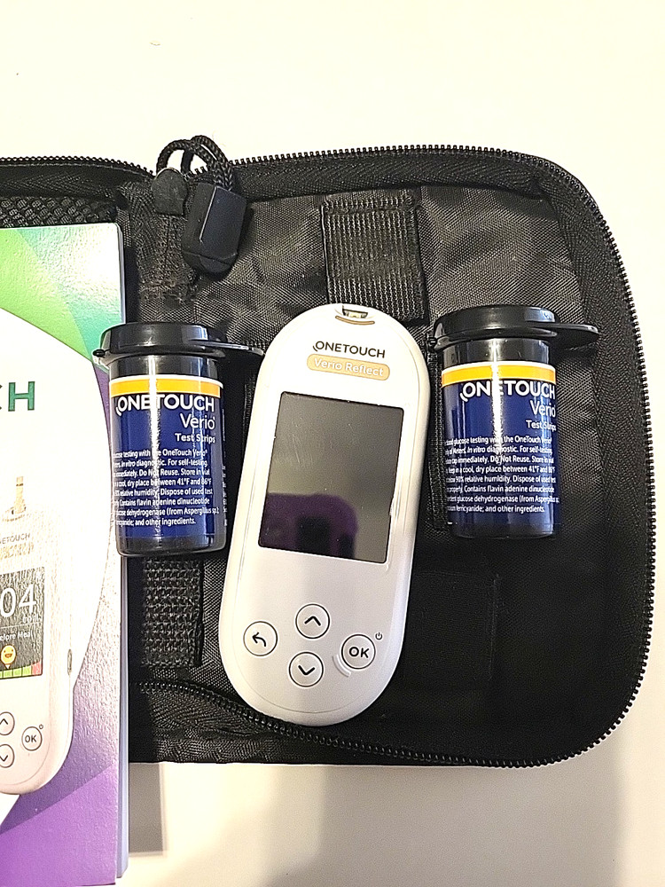 One Touch Verio Reflect Meter /Approx. 100 Test Strips & User's Guide *Read
