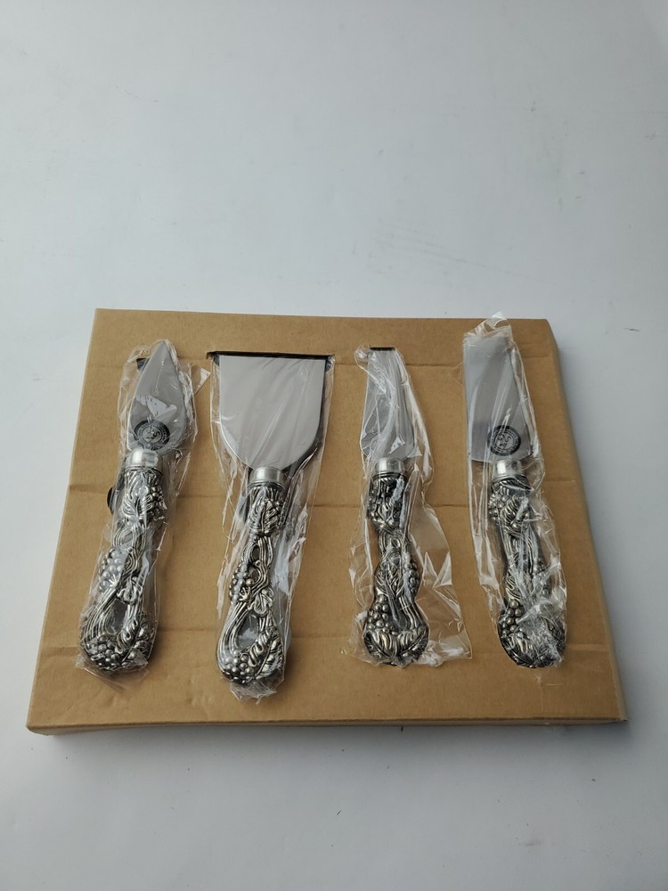 Silver Plated Grape & Grapevine Handle.FS