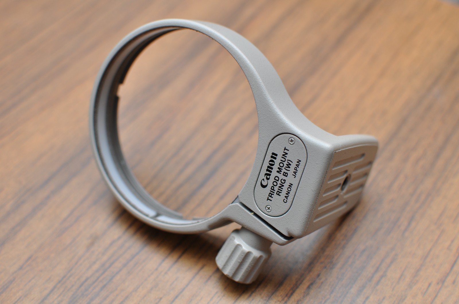 Canon Tripod Mount Ring B (W) (70-200 F/2.8L/IS, 300 F4L, 35-350 F3.5-5.6L)