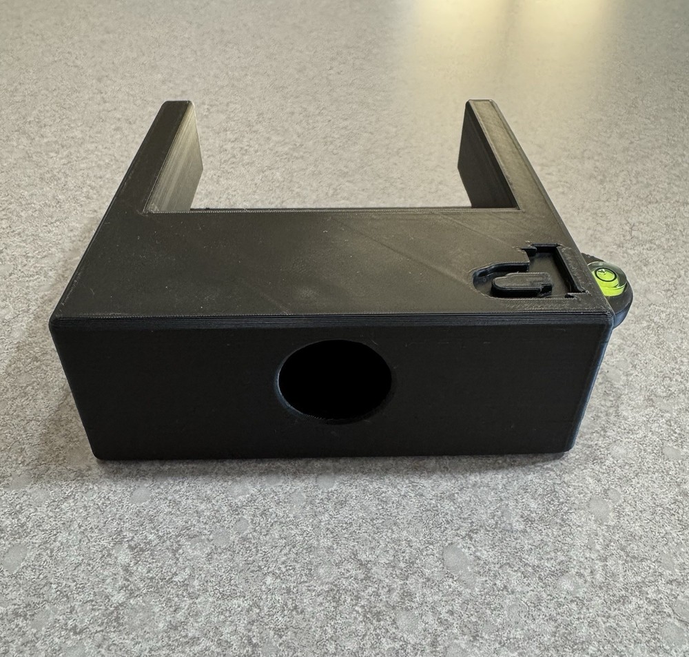 4” Gold Sluice Header With Bubble Level Element And 3/4” Inlet.