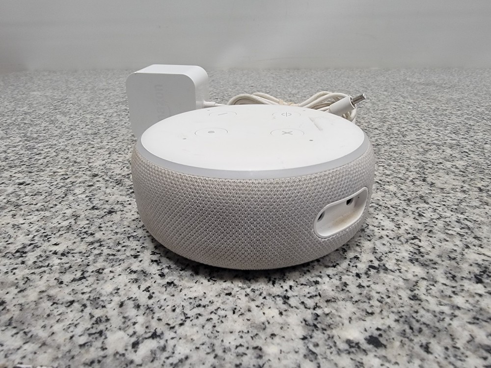 Amazon Echo Dot 3rd Gen Smart Speaker Glacier White D9N29T