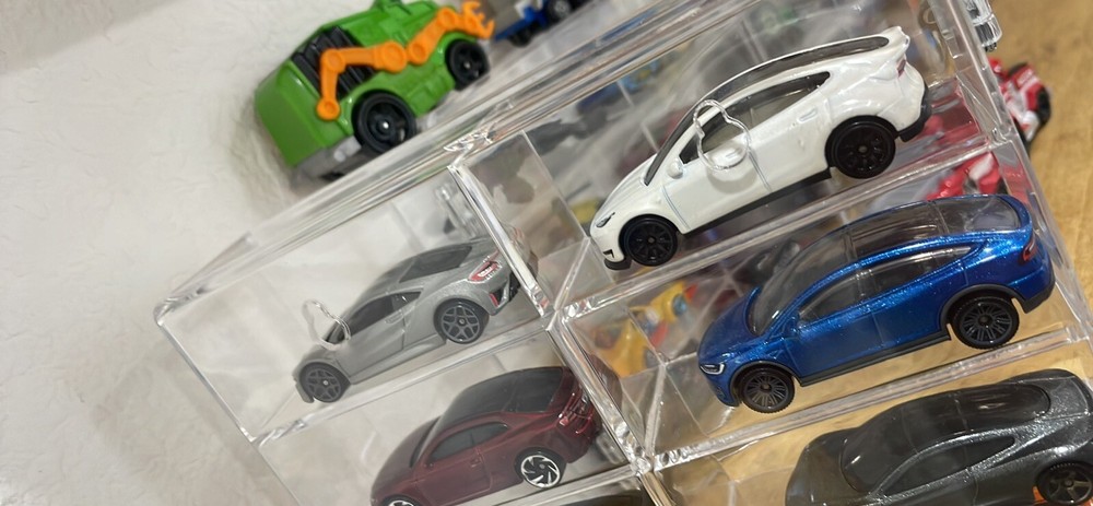 1/64 Diecast 8 Car Display Case With Locking Latch, Stackable And Can Be Hanged.