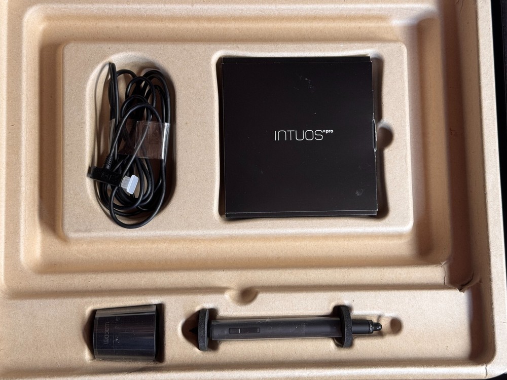 Wacom Intuos Pro Special Edition Medium with Pen (Multi-Touch NOT WORKING)