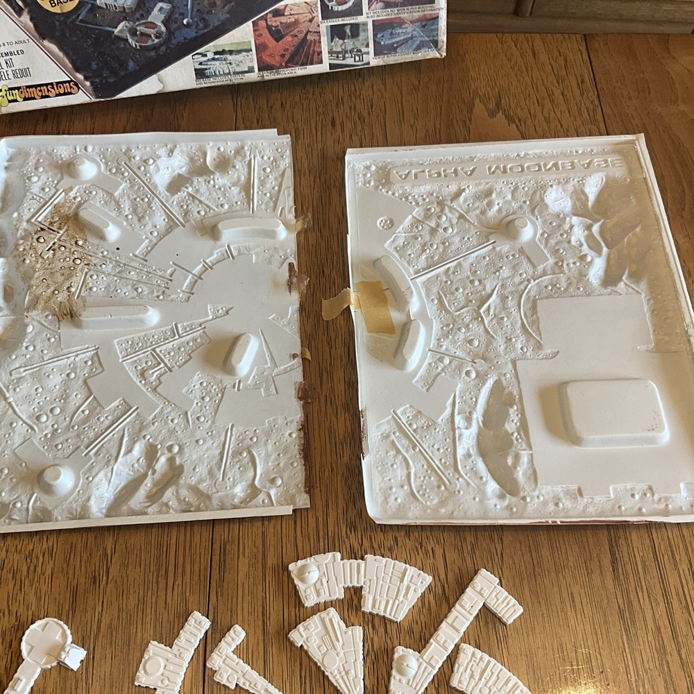 Vintage MPC 1976 Space:1999 Alpha Moon Base STARTED / COMPLETE