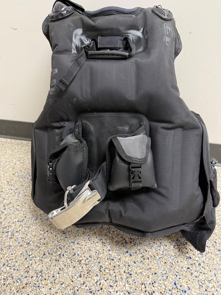 Aqualung Axiom i3 BCD Small. Tests Good