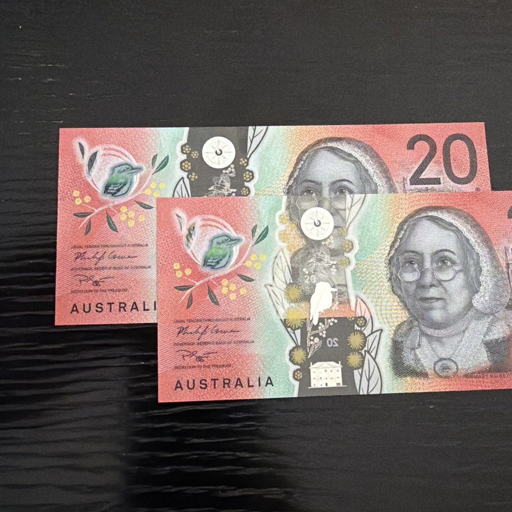 AA19 & EA19 FIRST & LAST Prefix $20 Notes(2) Australia 2019 Unc Matching Serials