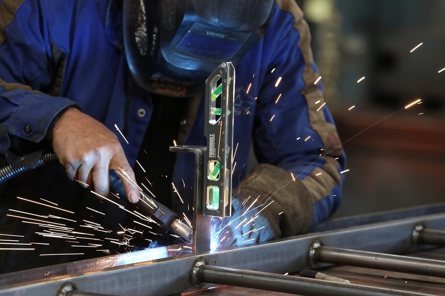 ToughBuilt–9"Magnetic Billet Torpedo Level with LED-Lit Vials Rare Earth Magnets