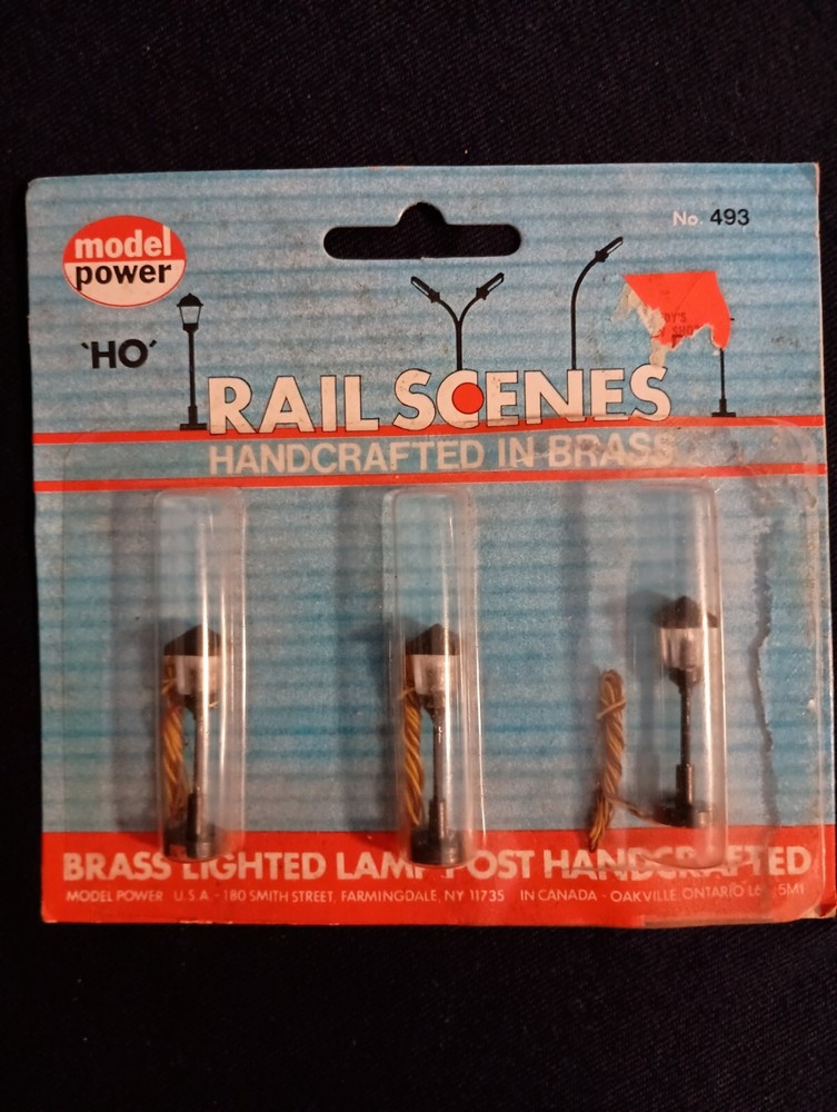 MODEL POWER RAILSCENES HO SCALE HANDCRAFTED BRASS LIGHTED LAMP POSTS (3)